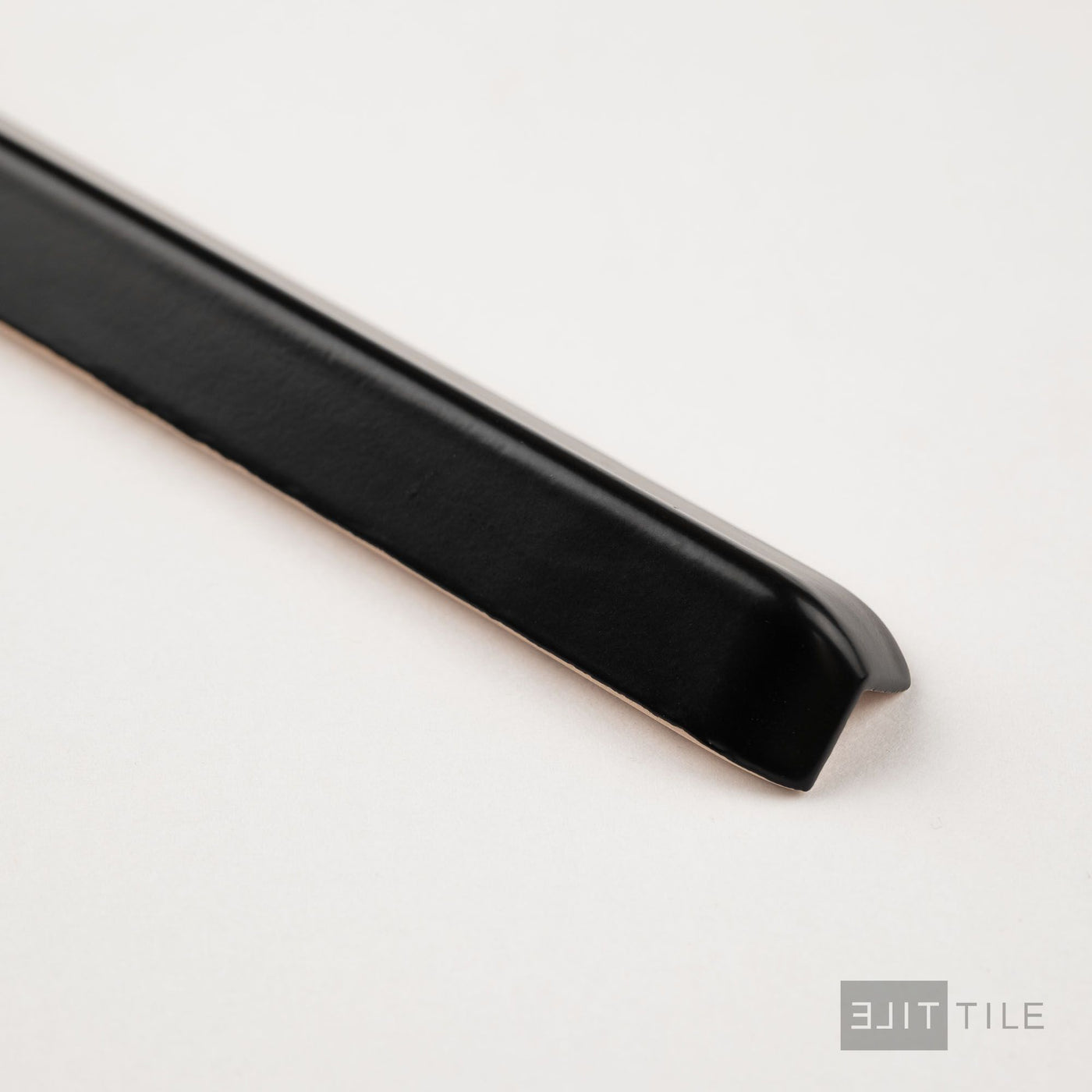 Sanitary Cove Base Outside Corner 1X6 Black Matte