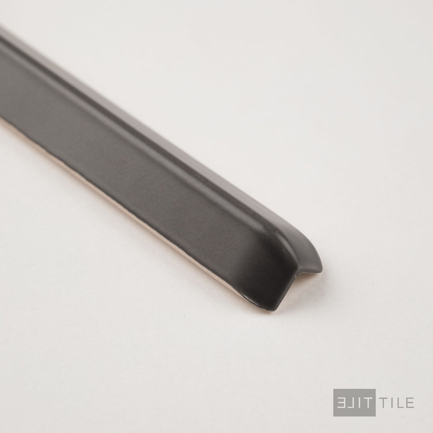 Sanitary Cove Base Outside Corner 1X6 Dark Gray Matte