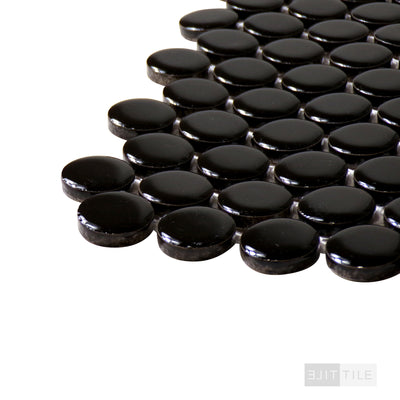 MIXED PENNY ROUNDS PORCELAIN MOSAIC NERO GLOSSY PRIMARY CORNER SHOT