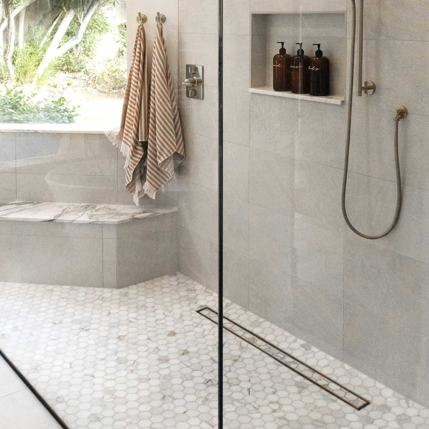 Calacatta Gold Marble 2" Hexagon Honed Mosaic